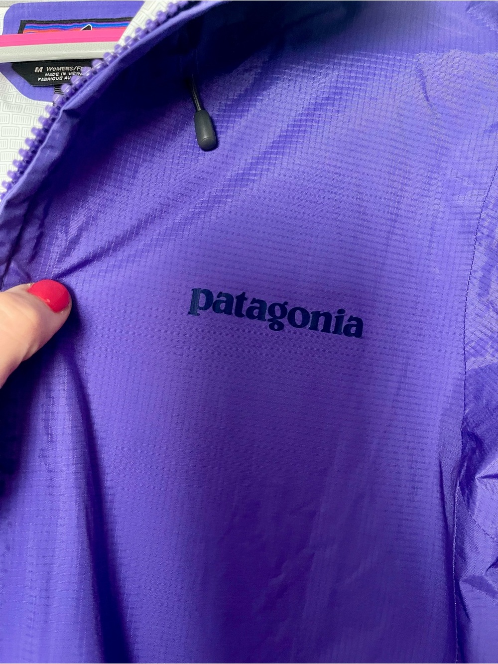 Like New Patagonia Women's lightweight Purple Rain Jacket - Picture 2 of 10
